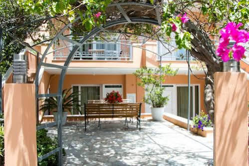 Poseidon Studios & Apartments Palaiochora Luaran gambar